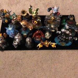 Lot 16 and 1/2 interchangeable Skylanders figures SWAP Force blue series